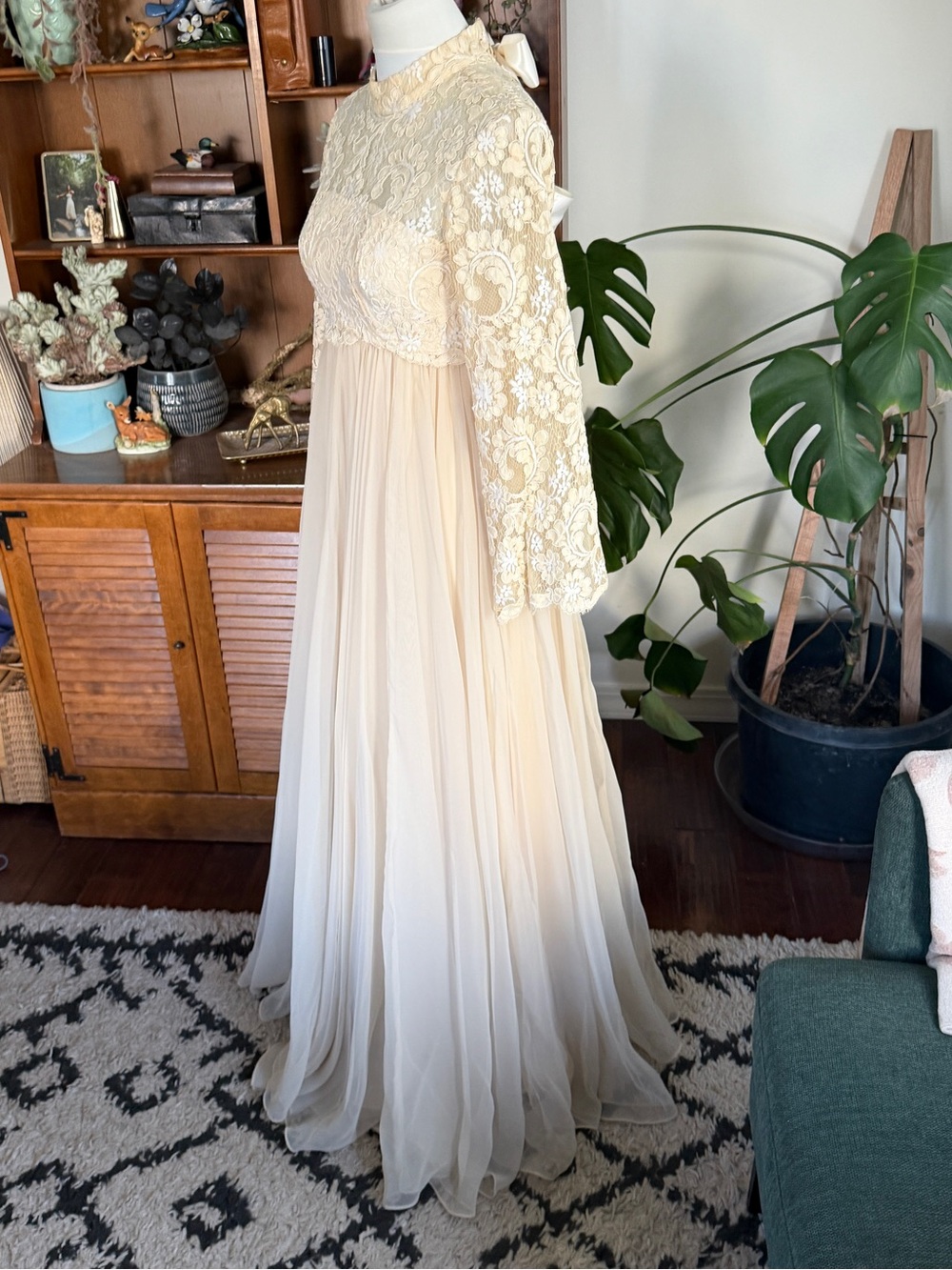 Lord & Taylor Vintage Ivory Lace Flare Chiffon Full Skirt Bow Back Wedding Gown - Picture 13 of 16
